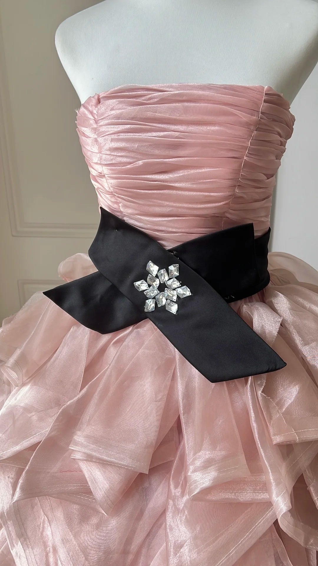 Stunning Prom Dress Strapless Pleated Tiered Ball Gown Evening Dress Sweet 16 Dress Birthday Outfits D4116