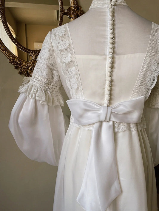 Retro Wedding Dress A Line High Collar Long Sleeves Wedding Dress D4362