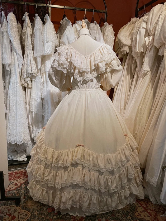 Retro Wedding Dress V-neck Pleated Tiered Wedding Dress D4374