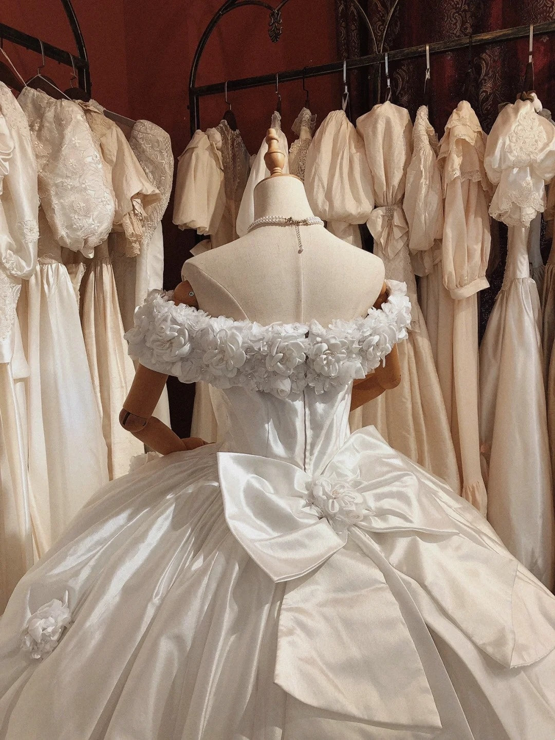 Elegant Wedding Dress Off Shoulder Floral Pleated Wedding Dress D4390