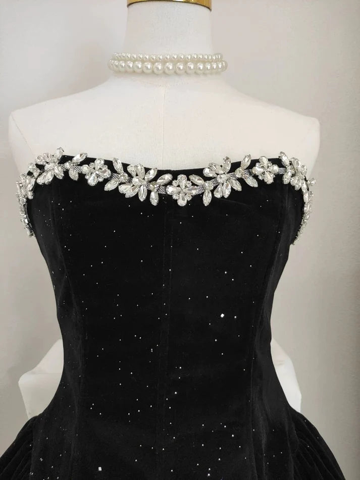 Schwarzes trägerloses kurzes Ballkleid mit Perlenbesatz, Abendkleid, Partykleid MD7590