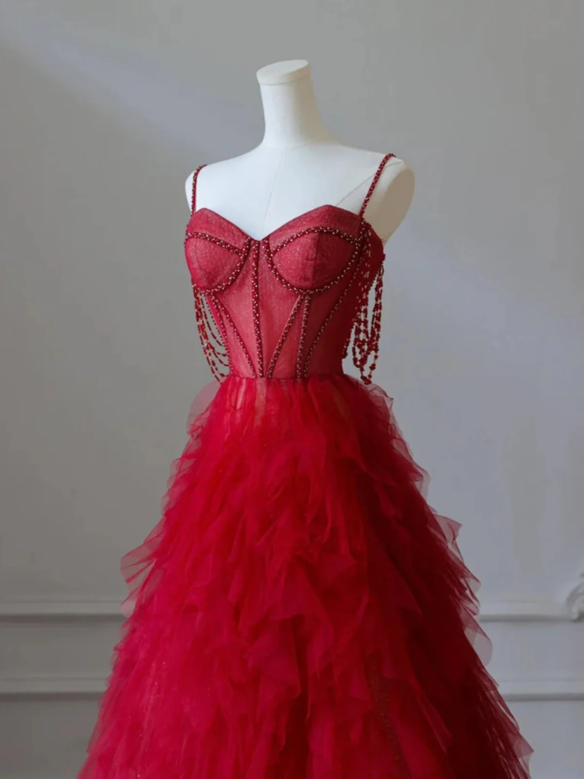 Robe de bal rouge en tulle à bretelles superposées et décolleté en cœur, robe de soirée longue rouge MD7617