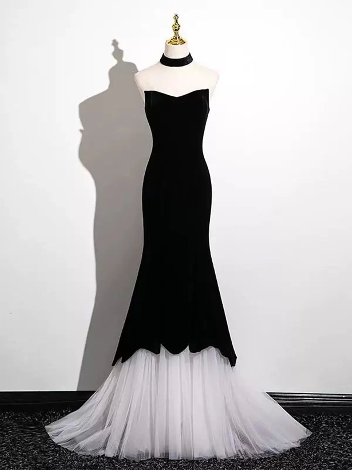 Robe longue sirène noire et blanche, robe de bal noire et blanche MD7623