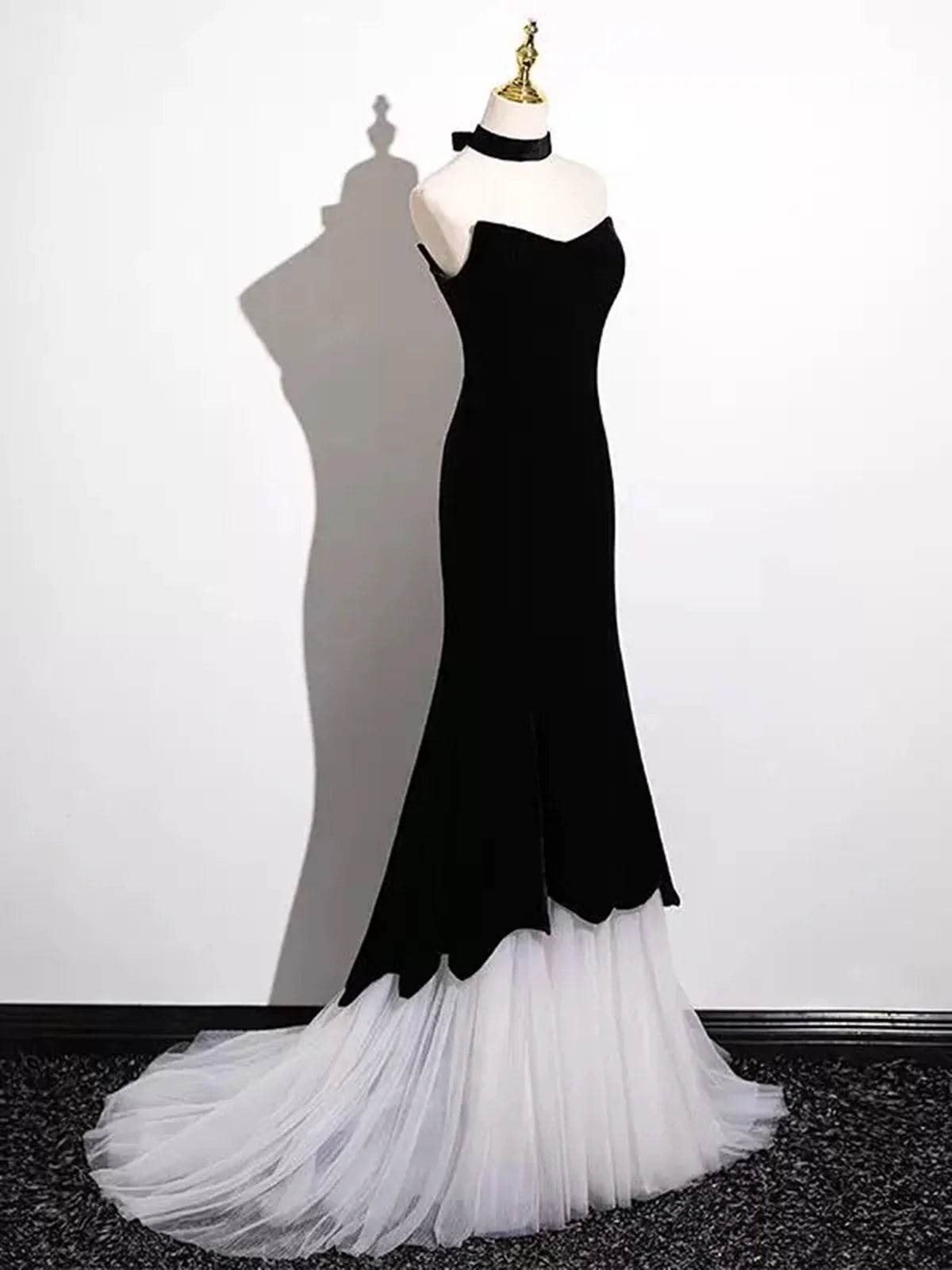 Robe longue sirène noire et blanche, robe de bal noire et blanche MD7623