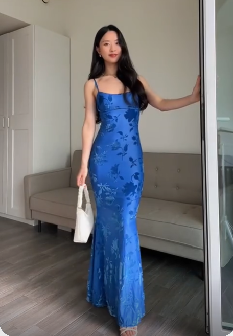 Robe de soirée longue sirène en satin bleu roi à bretelles spaghetti MD7657