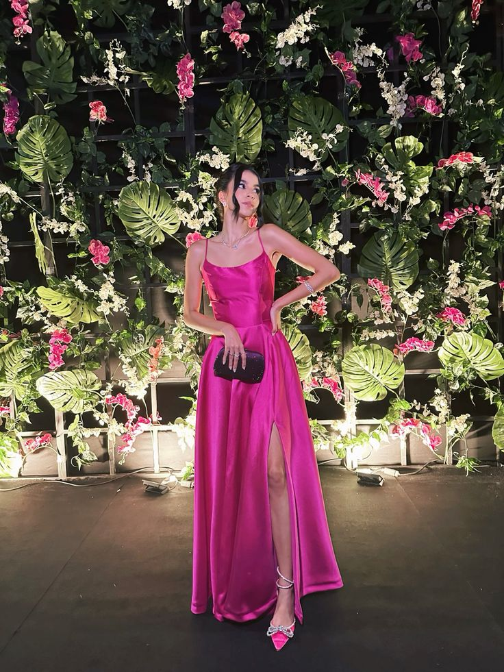Robe de soirée longue en satin fuchsia à bretelles et coupe trapèze MD7697