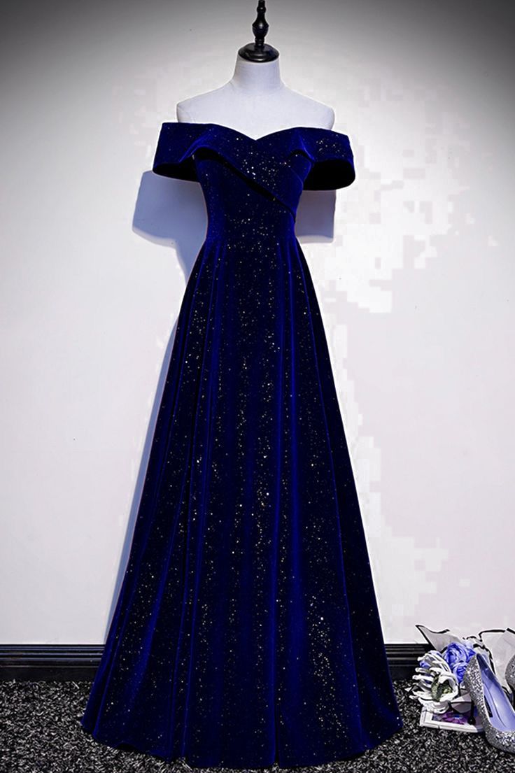 Robe de soirée longue en velours bleu roi à épaules dénudées et coupe trapèze MD7702