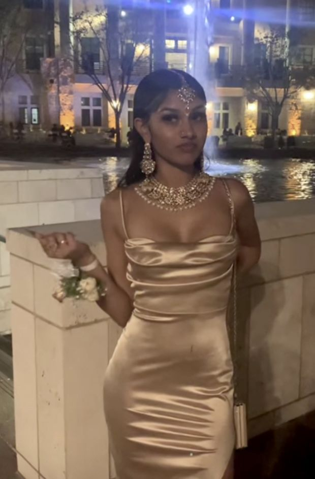 Robe de soirée longue en satin à fines bretelles champagne MD7703