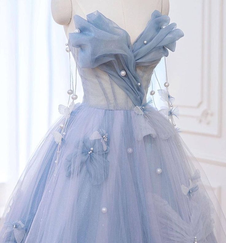 Robe de soirée longue en tulle bleu à décolleté en cœur et appliques MD7745