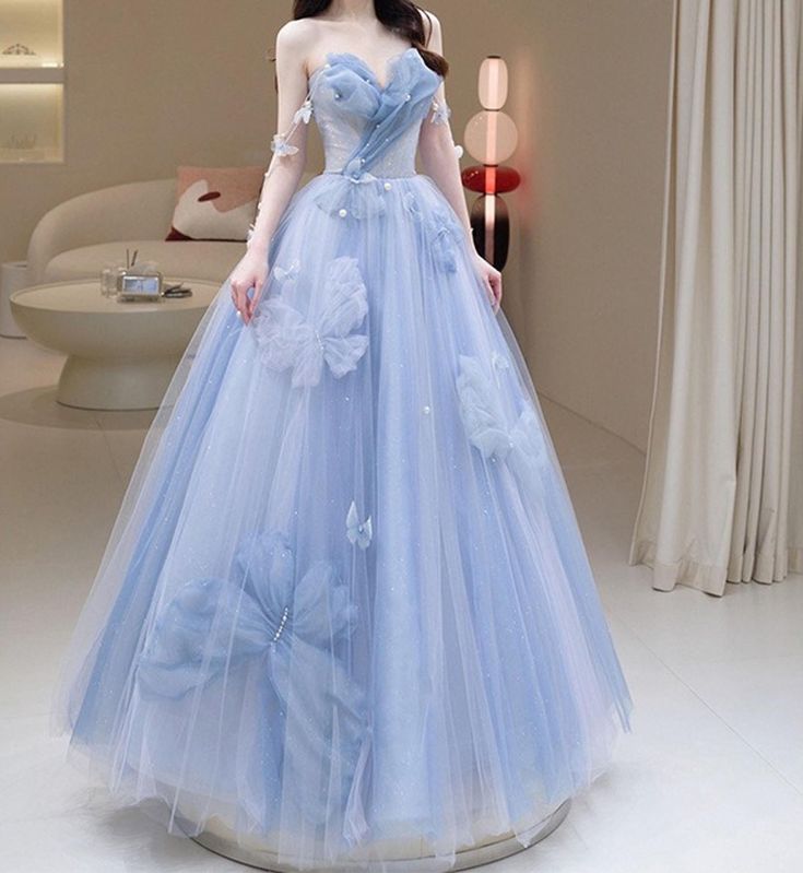 Robe de soirée longue en tulle bleu à décolleté en cœur et appliques MD7745