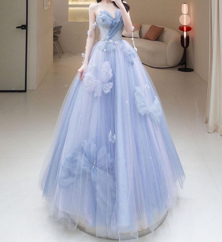 Robe de soirée longue en tulle bleu à décolleté en cœur et appliques MD7745