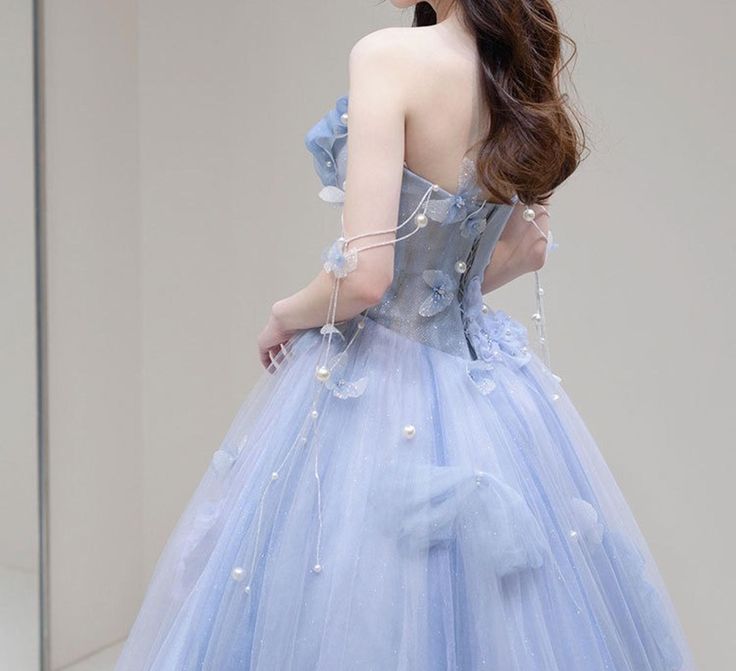Robe de soirée longue en tulle bleu à décolleté en cœur et appliques MD7745
