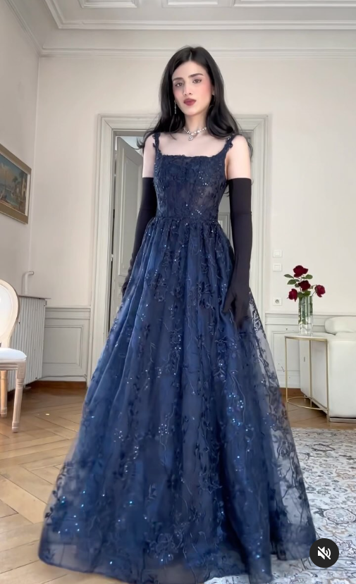 Robe de soirée longue en dentelle bleu marine à bretelles trapèze MD7844