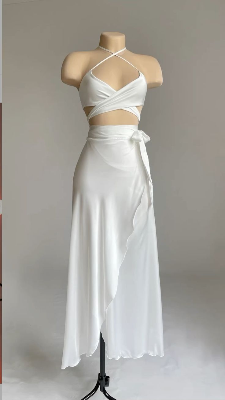 Robe de soirée longue blanche en satin à col croisé et dos nu, MD7887