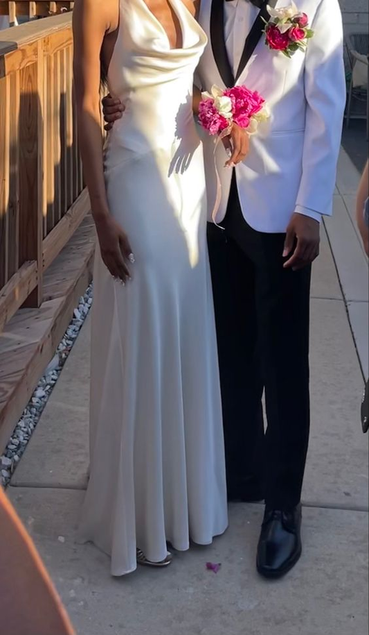 Robe de bal longue élégante en satin à col licou, MD7982