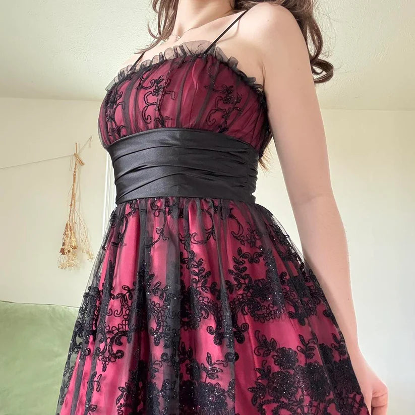 Retro Burgundy Spaghetti Strap Applique Sequin Design A-line Chiffon Satin Party Dress Homecoming Dress D1574