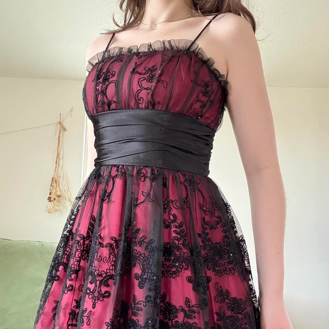 Retro Burgundy Spaghetti Strap Applique Sequin Design A-line Chiffon Satin Party Dress Homecoming Dress D1574