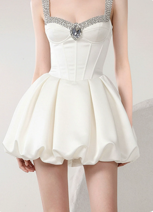 Elegant Homecoming Dress Spaghetti Strap Rinestone Pleated Prom Dress Back to School Outfits Party Dress D6244