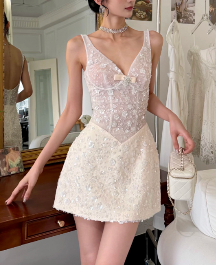 Pretty Homecoming Dress V Neck Applique Prom Dress Back to School Outfits Party Dress D6322