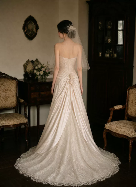 Elegant Wedding Dress Strapless Pleated Lace Flower Wedding Dress D7260