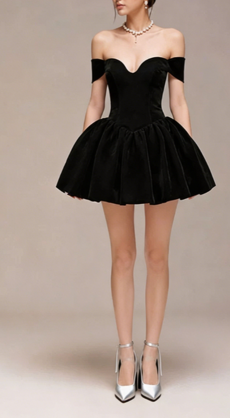 Charming Homecoming Dress Halter Pleated Black Back to School Outfits Party Dress D7364