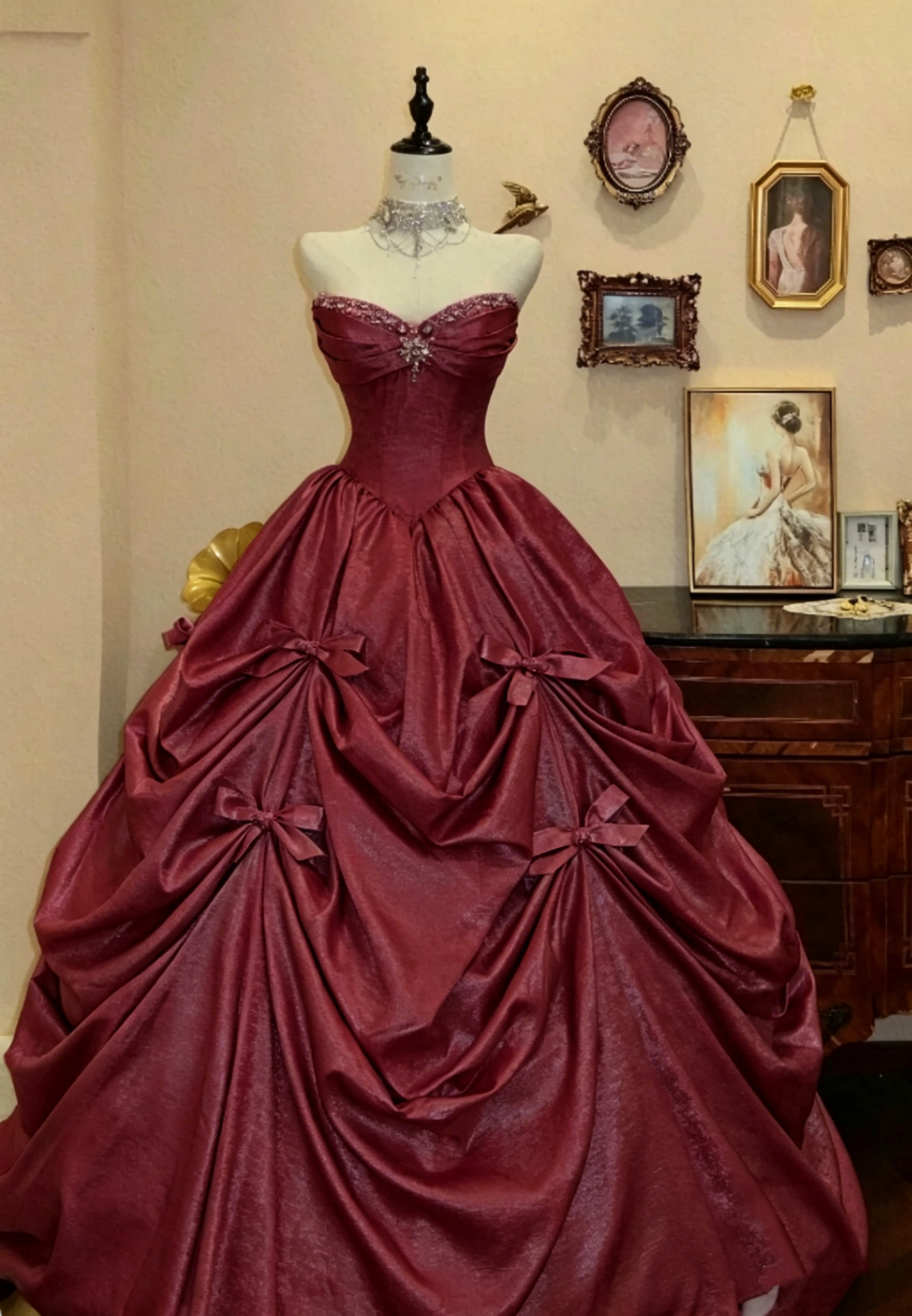 Atemberaubendes hellblaues Abendkleid aus plissiertem Tüll mit V-Ausschnitt, ideal für Quinceañera und Ball (Modell D4654)