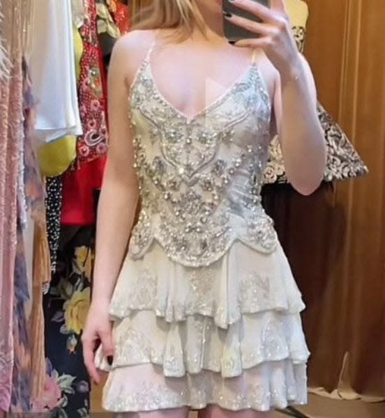 Beautiful Homecoming Dress V Neck Rinestone Applique Cascade Back to School Outfits Party Dress D7134