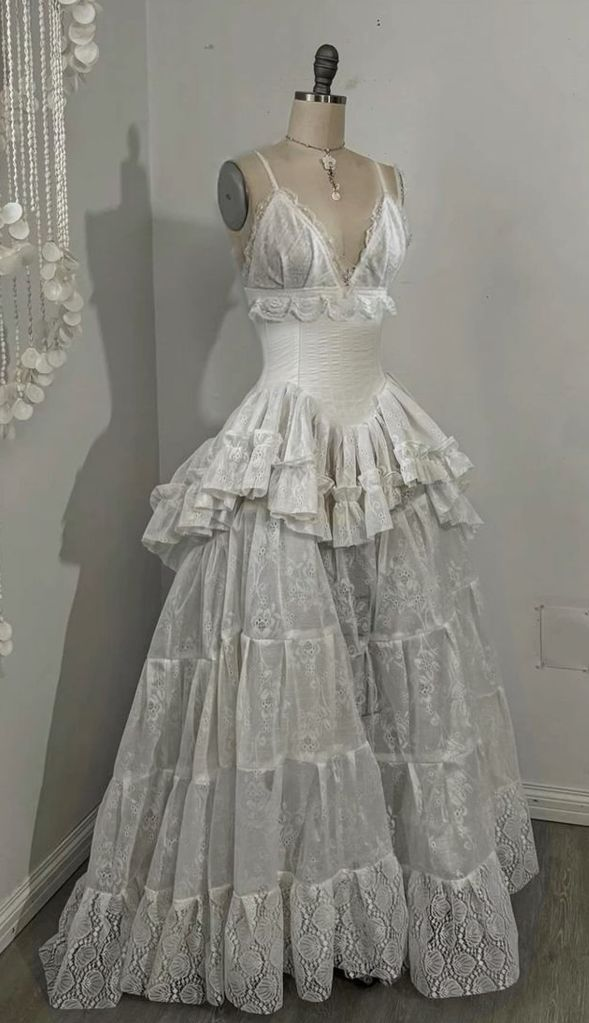 Vintage-Brautkleid mit V-Ausschnitt, Trägern, A-Linie, Spitzenrüschen, Abendkleid, D861