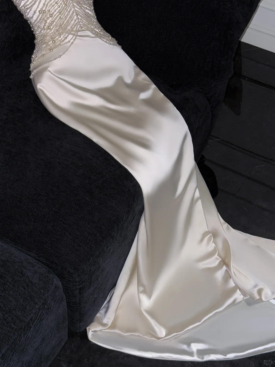 Elegant Ivory Sweetheart Satin Beaded Design Gorgeous Mermaid Floor-length Wedding Dress D1637