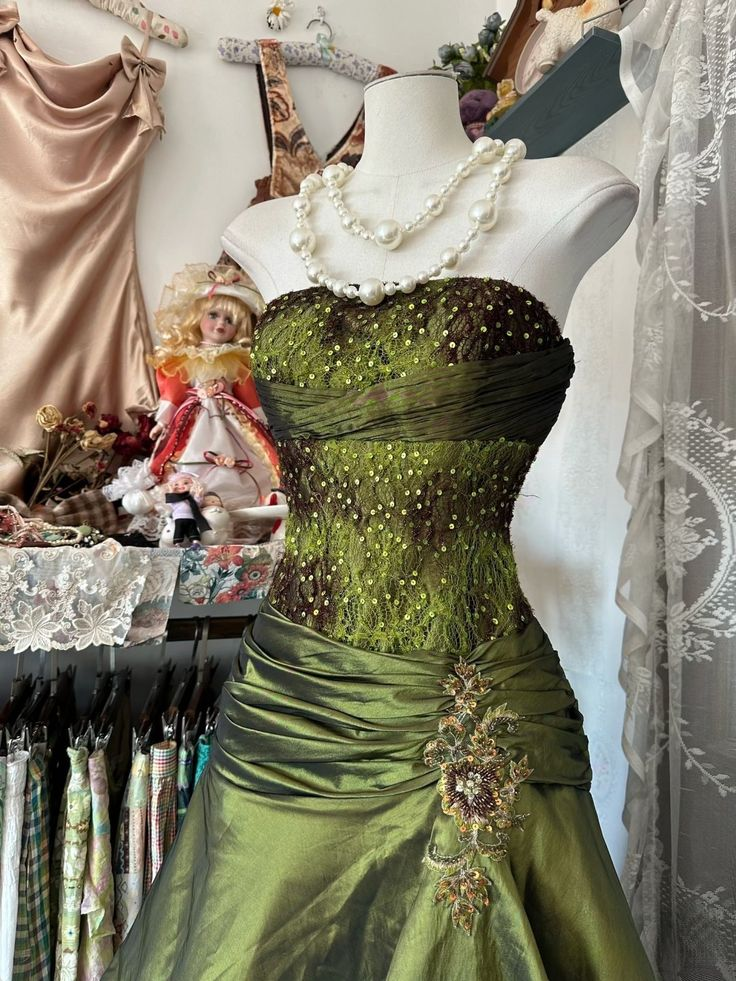 Green Strapless A-Line Lace Satin Vintage Long Evening Party Dresses, D1053