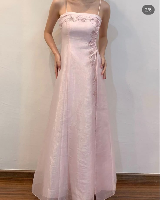 Robe de soirée longue vintage rose clair à bretelles spaghetti, coupe trapèze, D1057