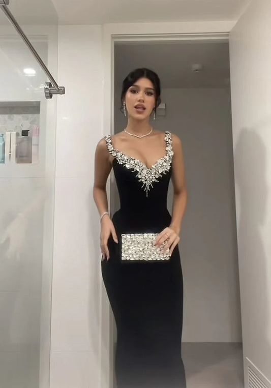 Robe de soirée longue élégante à bretelles noires et perles style sirène, D1186