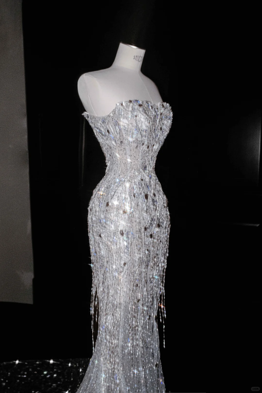 Glitzerndes trägerloses Meerjungfrau-Kleid mit Perlen und Quasten, langes Abendkleid, Geburtstags-Outfits, D808