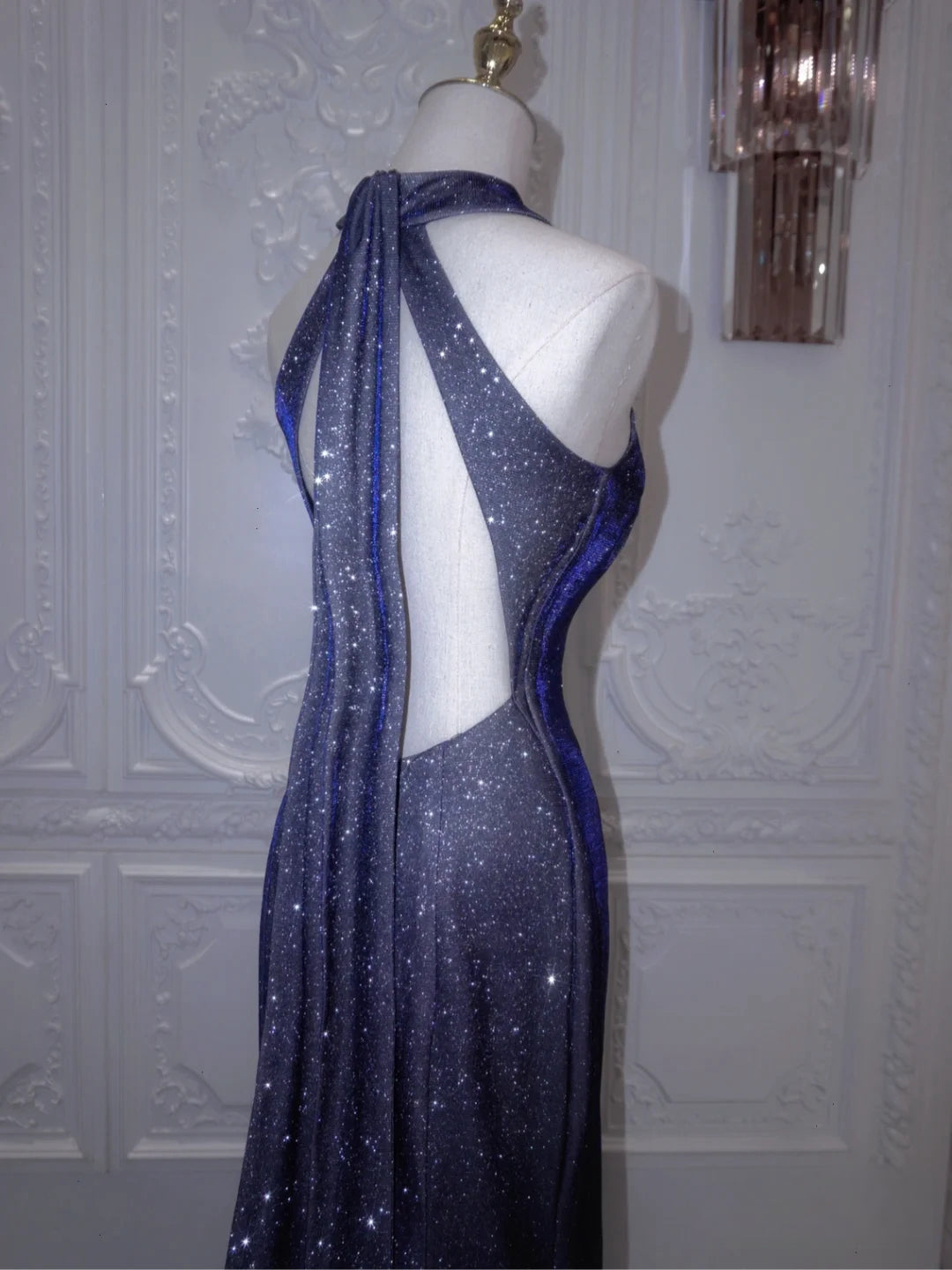 Robe de bal longue en satin bleu marine brillant, dos nu, style sirène, D197