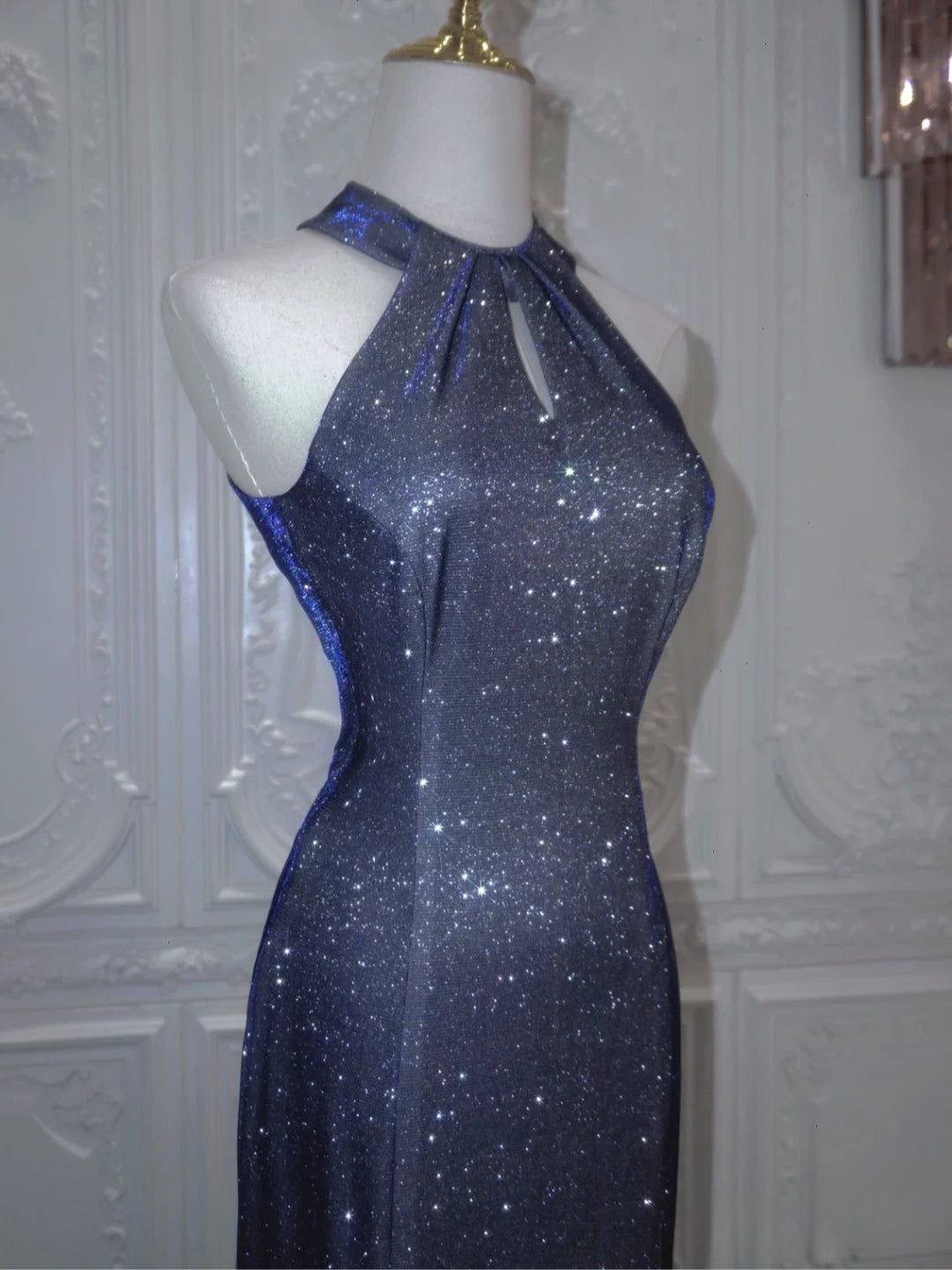 Robe de bal longue en satin bleu marine brillant, dos nu, style sirène, D197