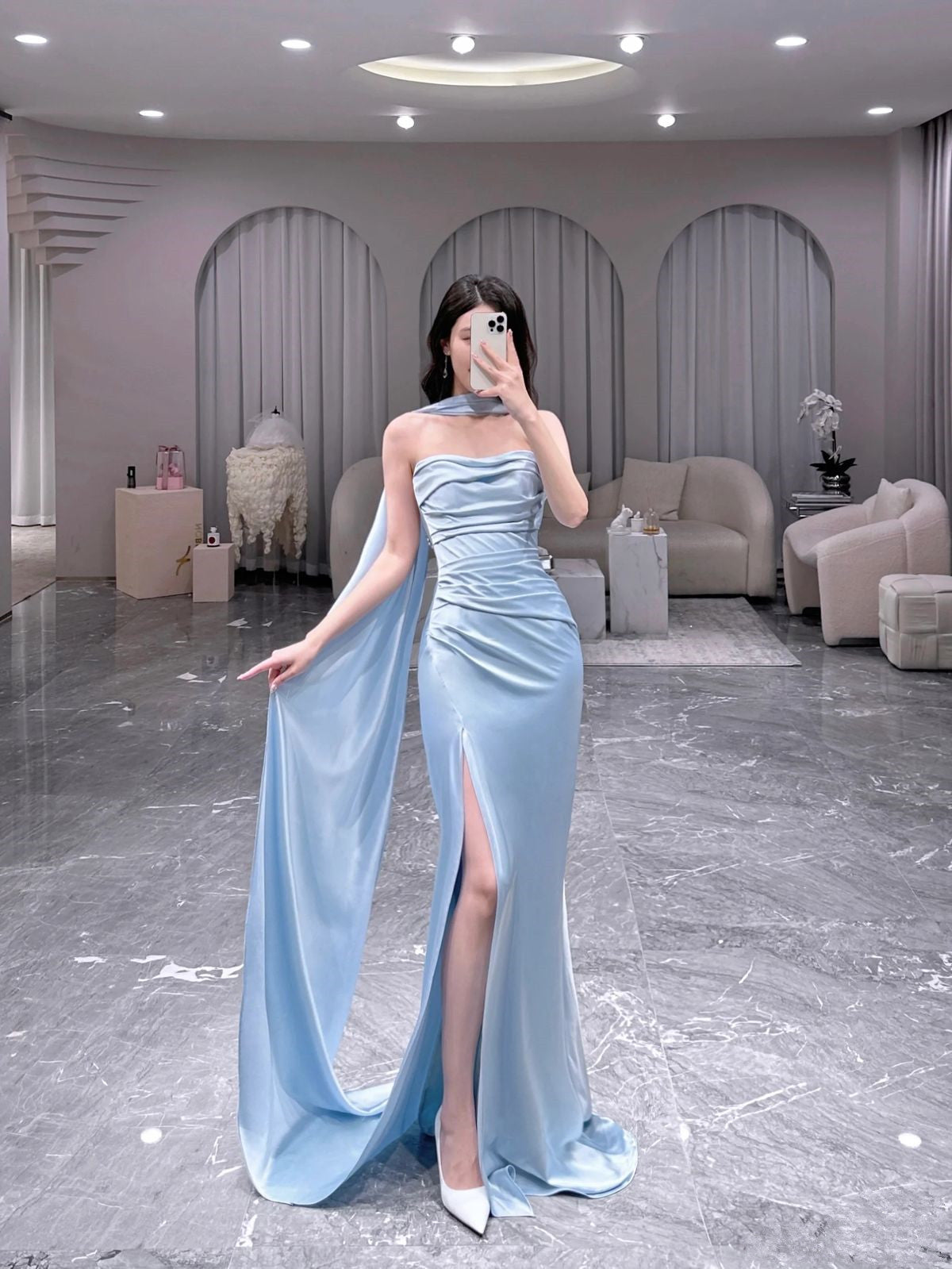 Robe de soirée longue en satin bleu clair, sans bretelles, D202