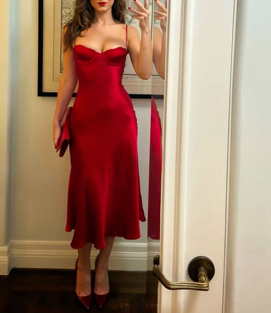 Charmante robe de soirée mi-longue en satin rouge à bretelles spaghetti, D232
