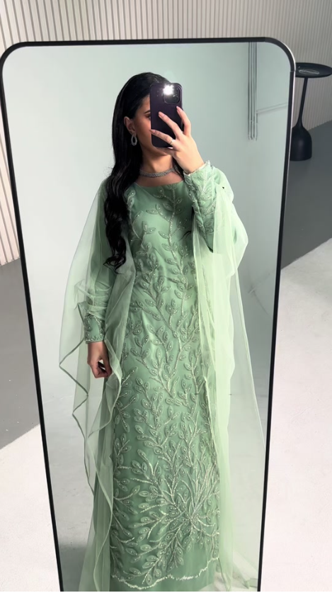 Robe de bal de fin d'année élégante, fourreau, manches longues, paillettes, vert sauge, D303