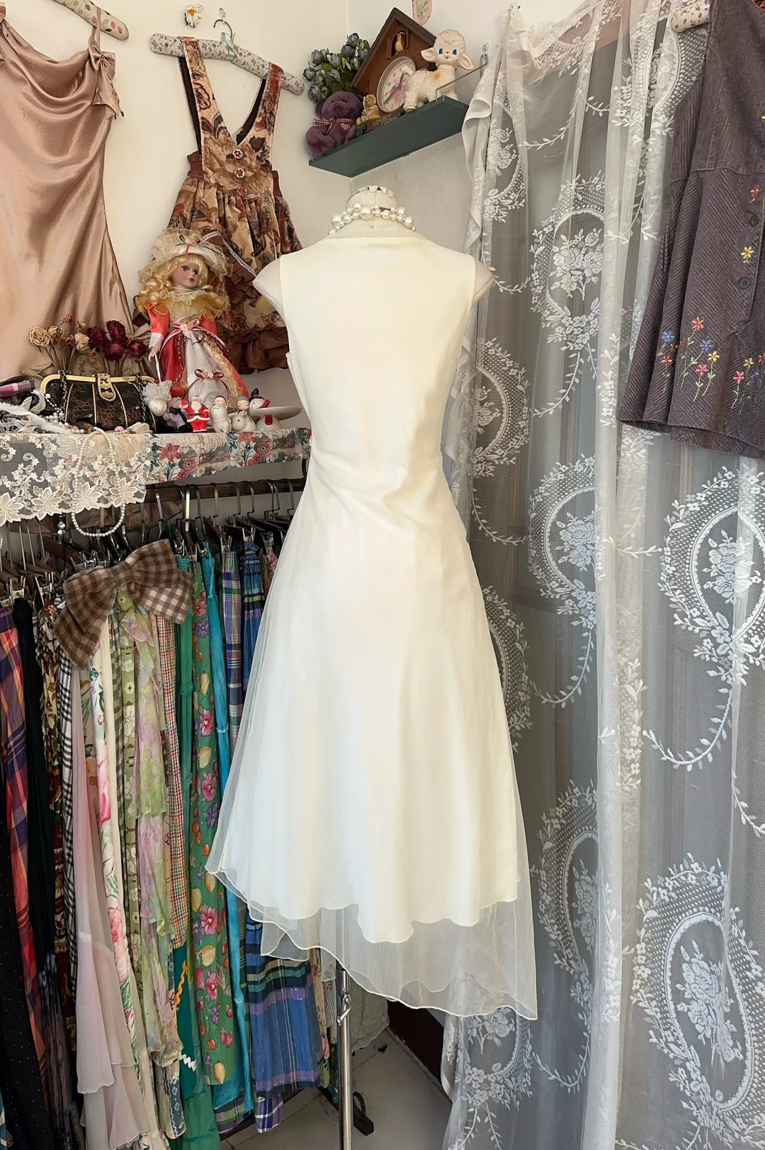 Hellelfenbeinfarbenes, ärmelloses A-Linien-Vintage-Abend- und Partykleid mit V-Ausschnitt, D334