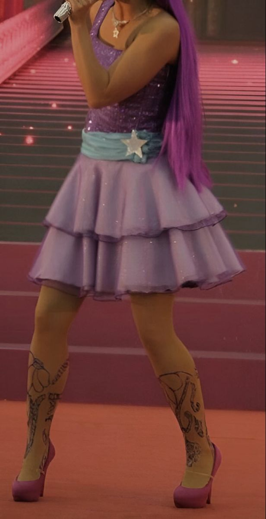 Lila Träger A-Linie Stufen Kurzes Partykleid Glänzendes Mini Geburtstagskleid, D356