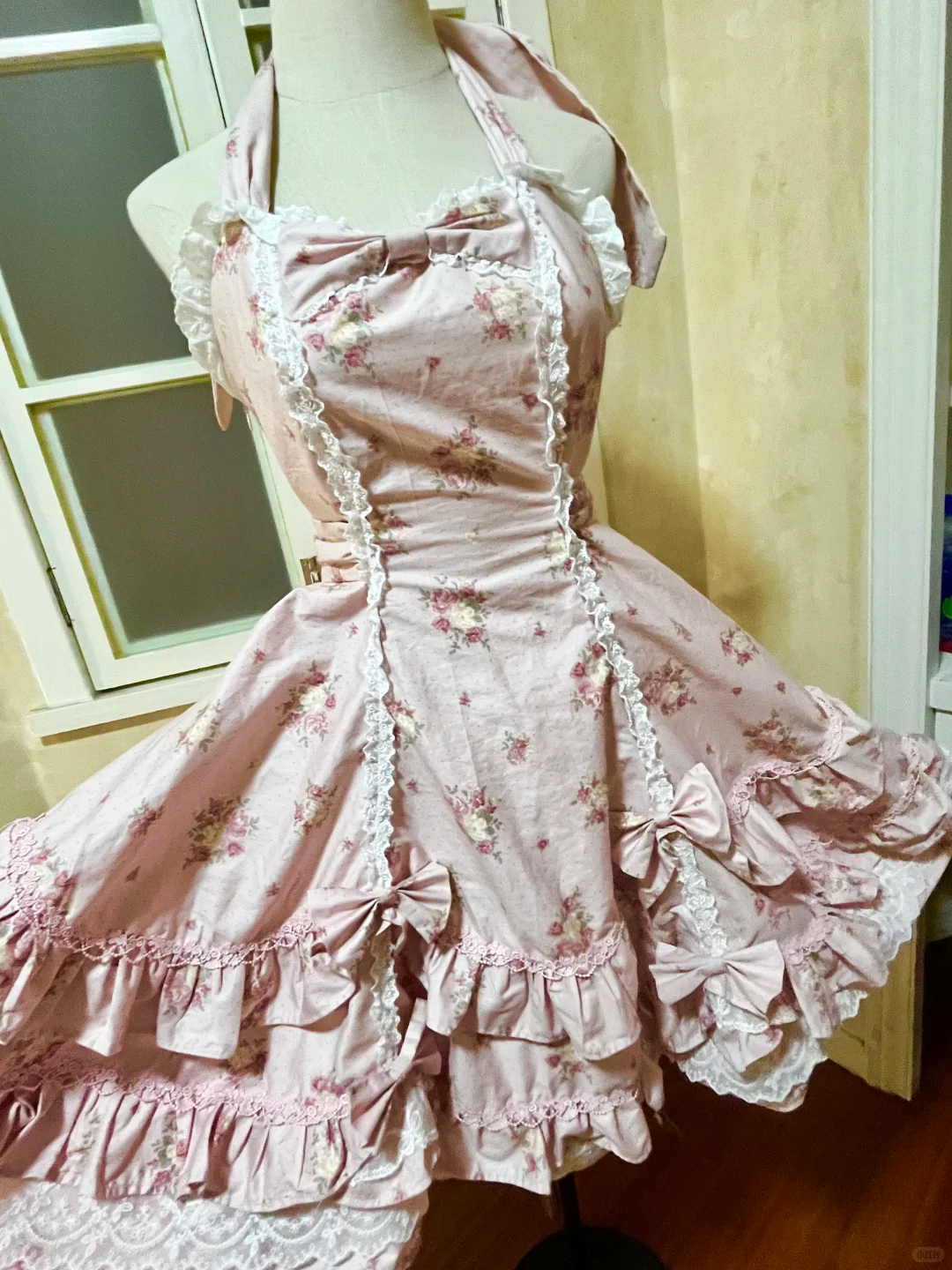 Vintage Pink Floral Halter Dress Design A-Line Elegant Tiered Homecoming Dress Birthday Dress Party Dress D1657