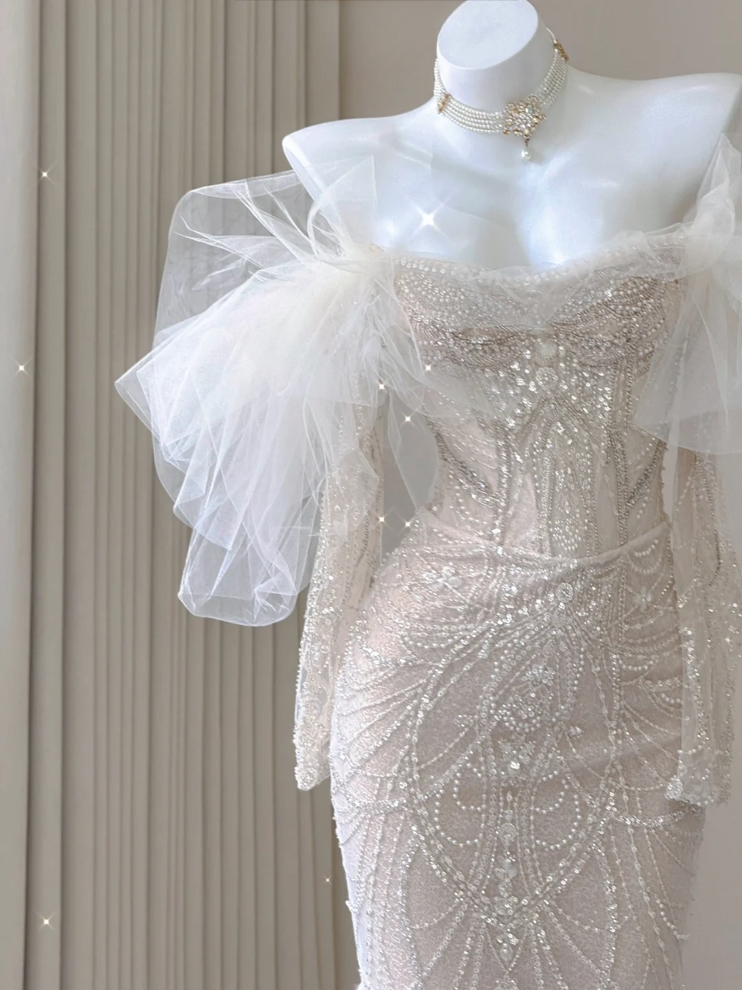 Atemberaubendes schulterfreies, lange Ärmel, Perlenbesatz, Meerjungfrau-Brautkleid, Abendkleid, D469