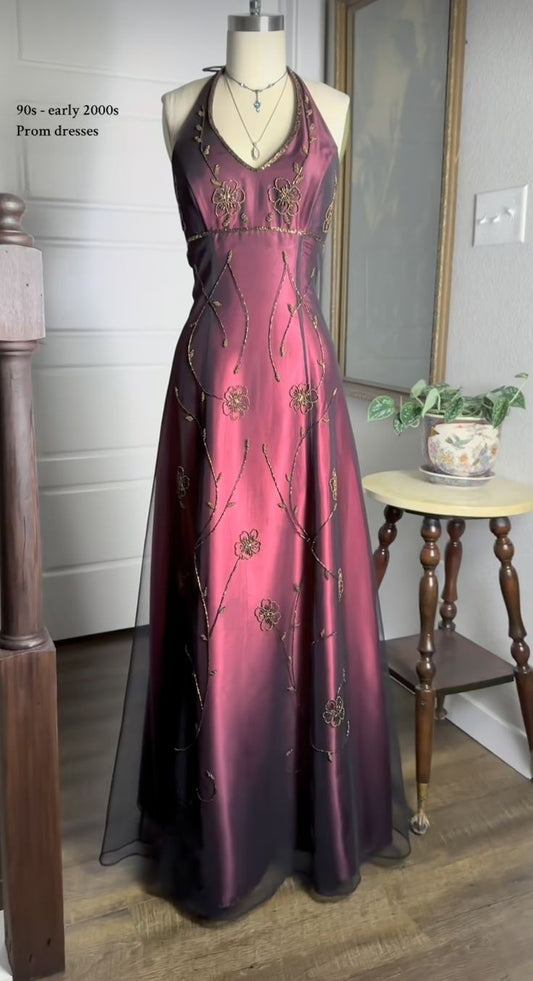 Robe de soirée longue bordeaux à col licou et perles, coupe trapèze, style vintage, D492