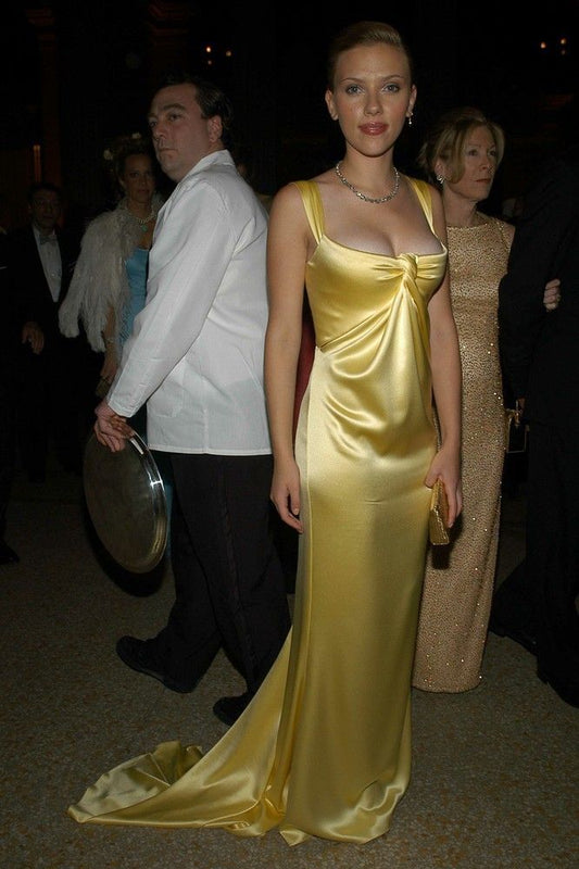 Elegantes gelbes Meerjungfrau-Satin-Abendkleid mit Trägern, D537