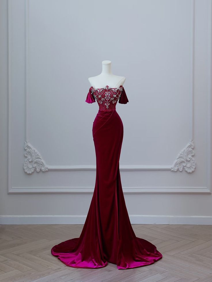 Weinrotes, schulterfreies, langes Meerjungfrauen-Abendkleid aus Samt, D552