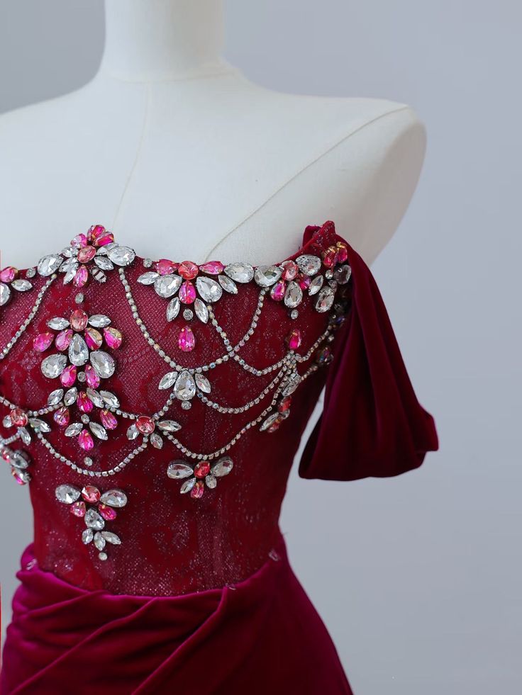 Weinrotes, schulterfreies, langes Meerjungfrauen-Abendkleid aus Samt, D552