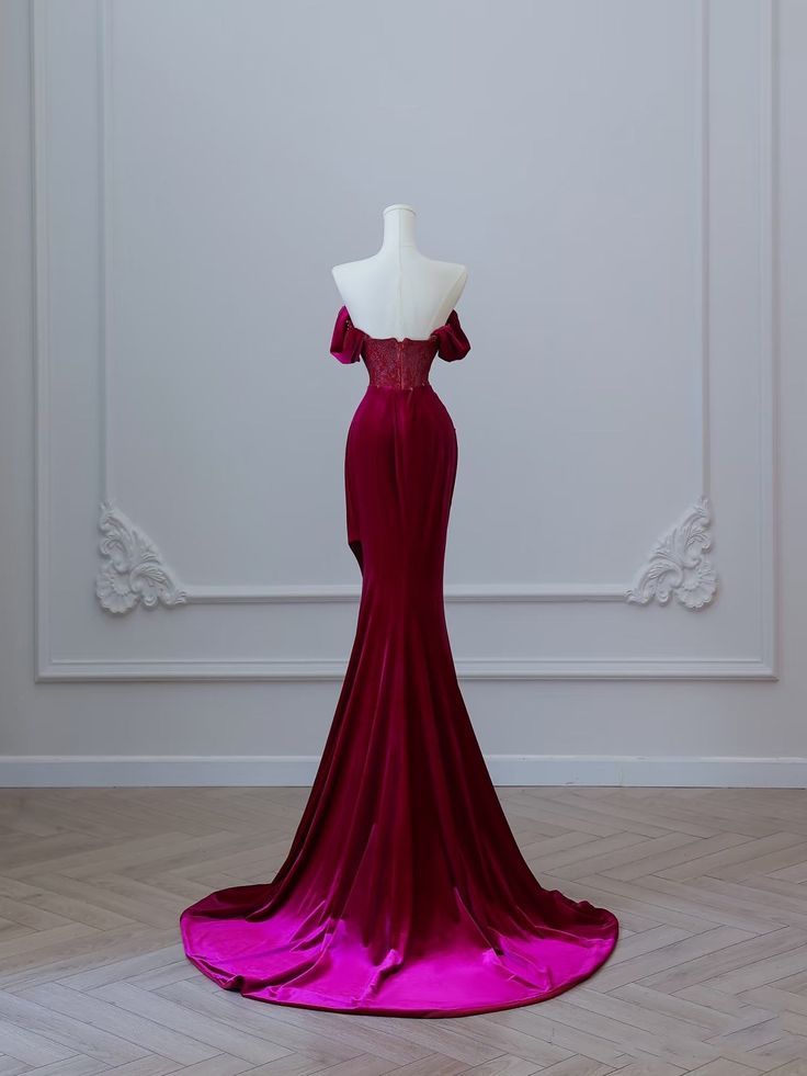 Weinrotes, schulterfreies, langes Meerjungfrauen-Abendkleid aus Samt, D552
