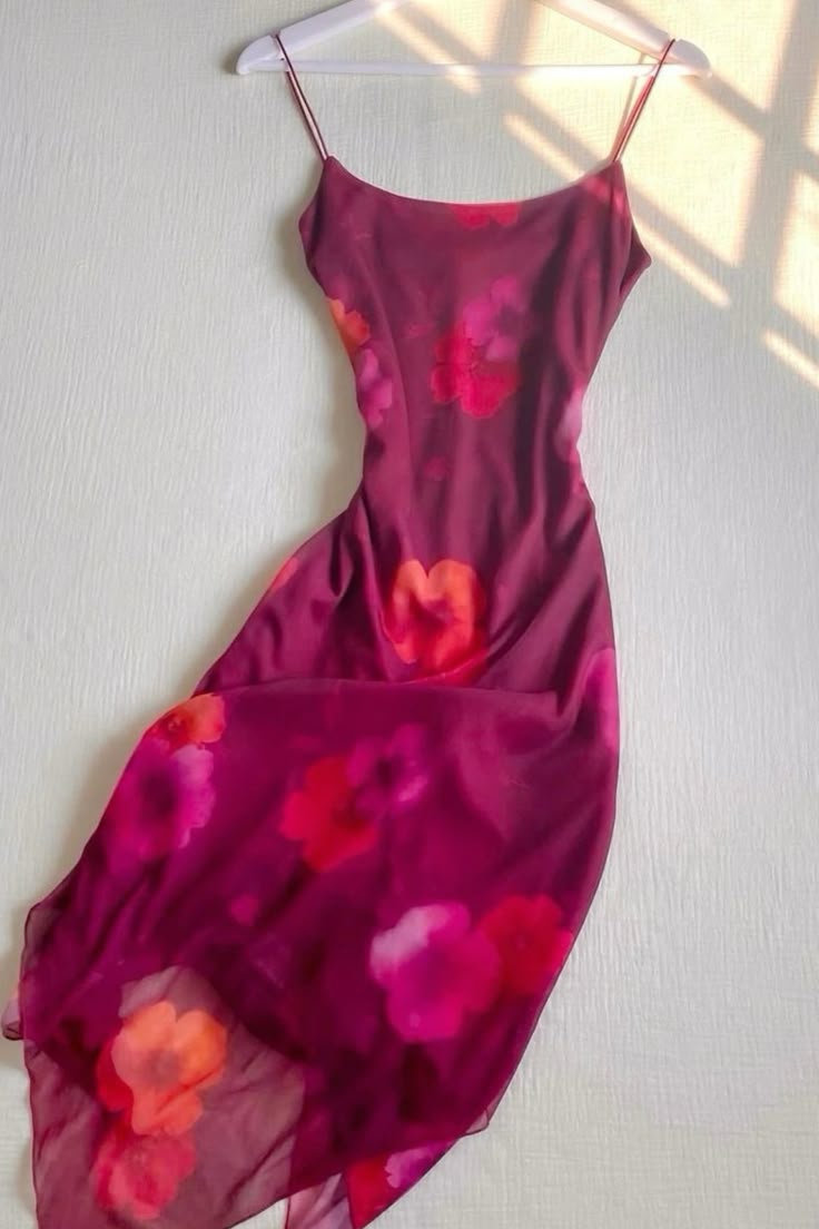 Robe de soirée longue vintage en mousseline de soie à bretelles spaghetti, D577