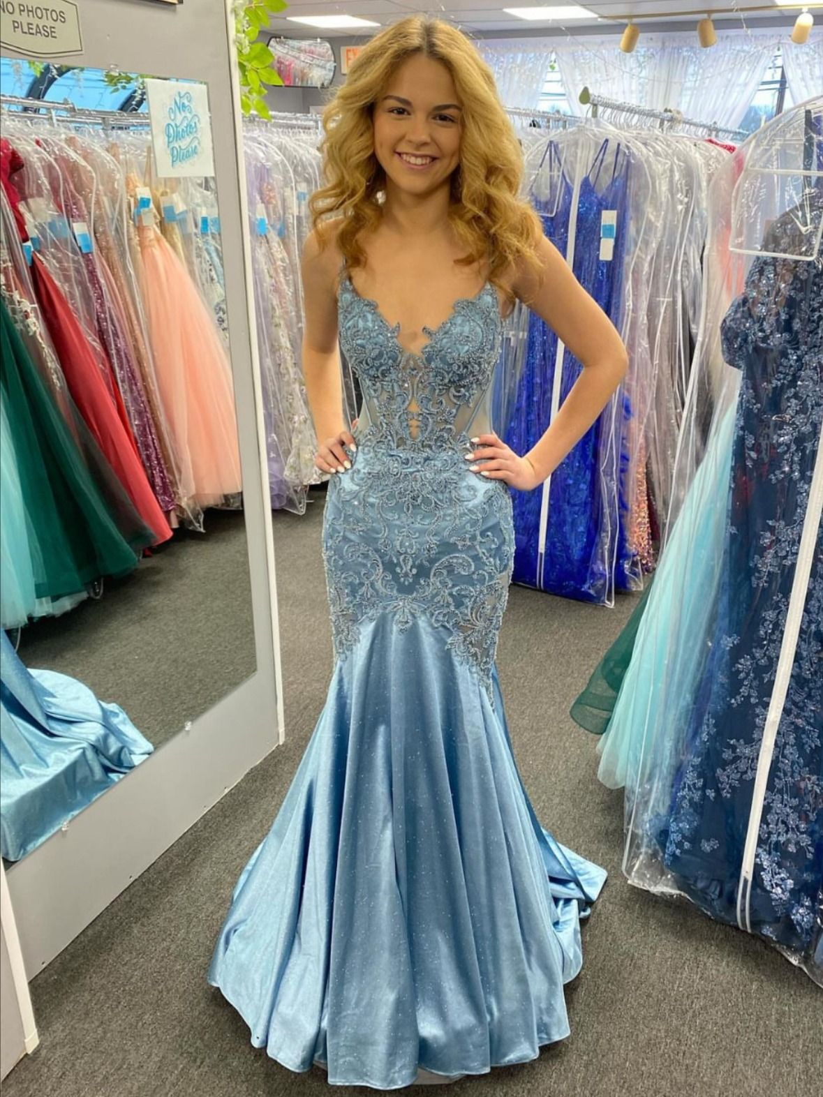 Blaues Meerjungfrauen-Kleid mit Trägern, V-Ausschnitt und Applikationen, langes formelles Abendkleid, D583