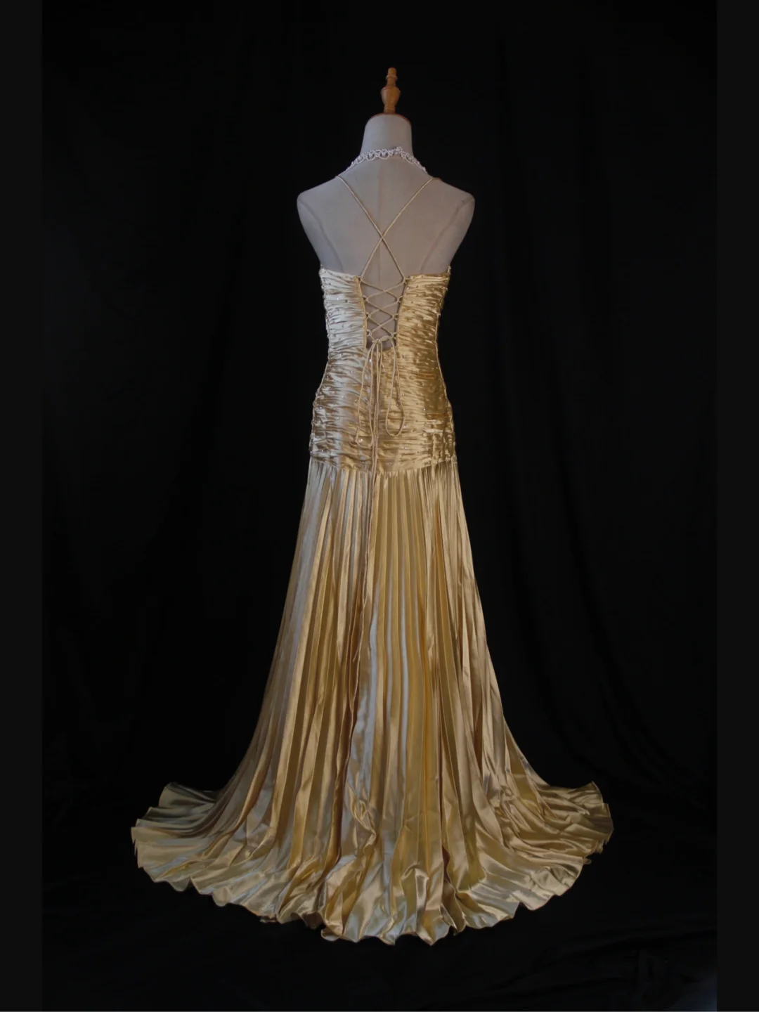 Goldfarbene Träger A-Linie Satin Perlenbesatz Langes Ballkleid Vintage Abendkleid, D600